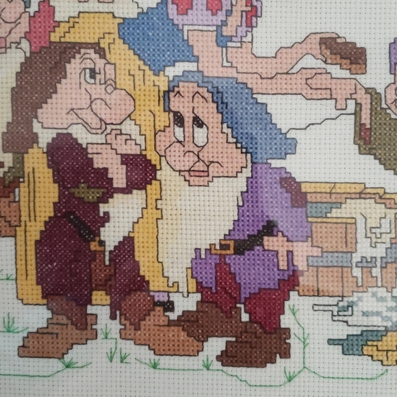 Snow white and the seven dorphs cross stitched - Picture 6 of 8